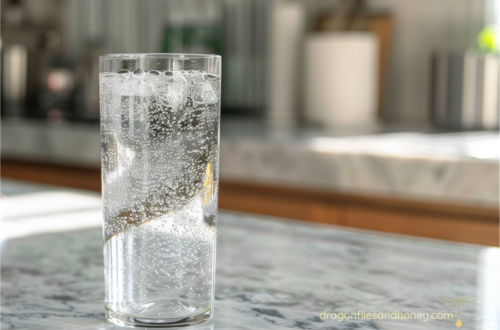 Sparkling water with pineapple syrup for the perfect Saturday